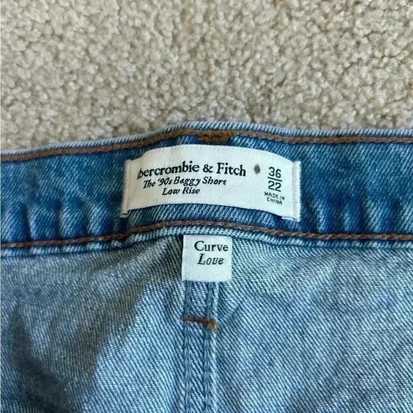 New with tag abercrombie and Fitch the 90s baggy short low rise jean shorts - Picture 4 of 7